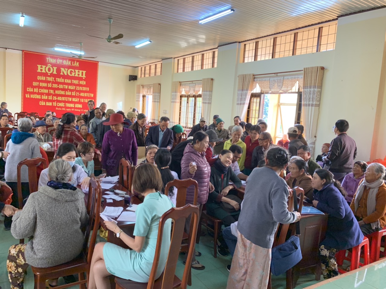 Quỹ chăm s&oacute;c sức khỏe NCT Việt Nam triển khai kh&aacute;m s&agrave;ng lộc c&aacute;c bệnh về mắt cho người cao tuổi Bu&ocirc;n Hồ, tỉnh Đắk Lắk