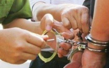 Trốn nã 26 năm vẫn giữ chức Chánh văn phòng tòa án huyện Cao Phong