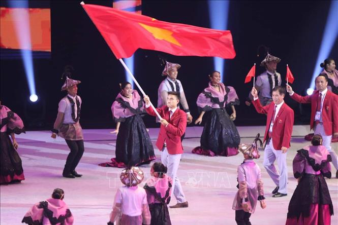 Đo&agrave;n thể thao Việt Nam diễu h&agrave;nh trong lễ khai mạc. Ảnh: Ho&agrave;ng Linh/TTXVN