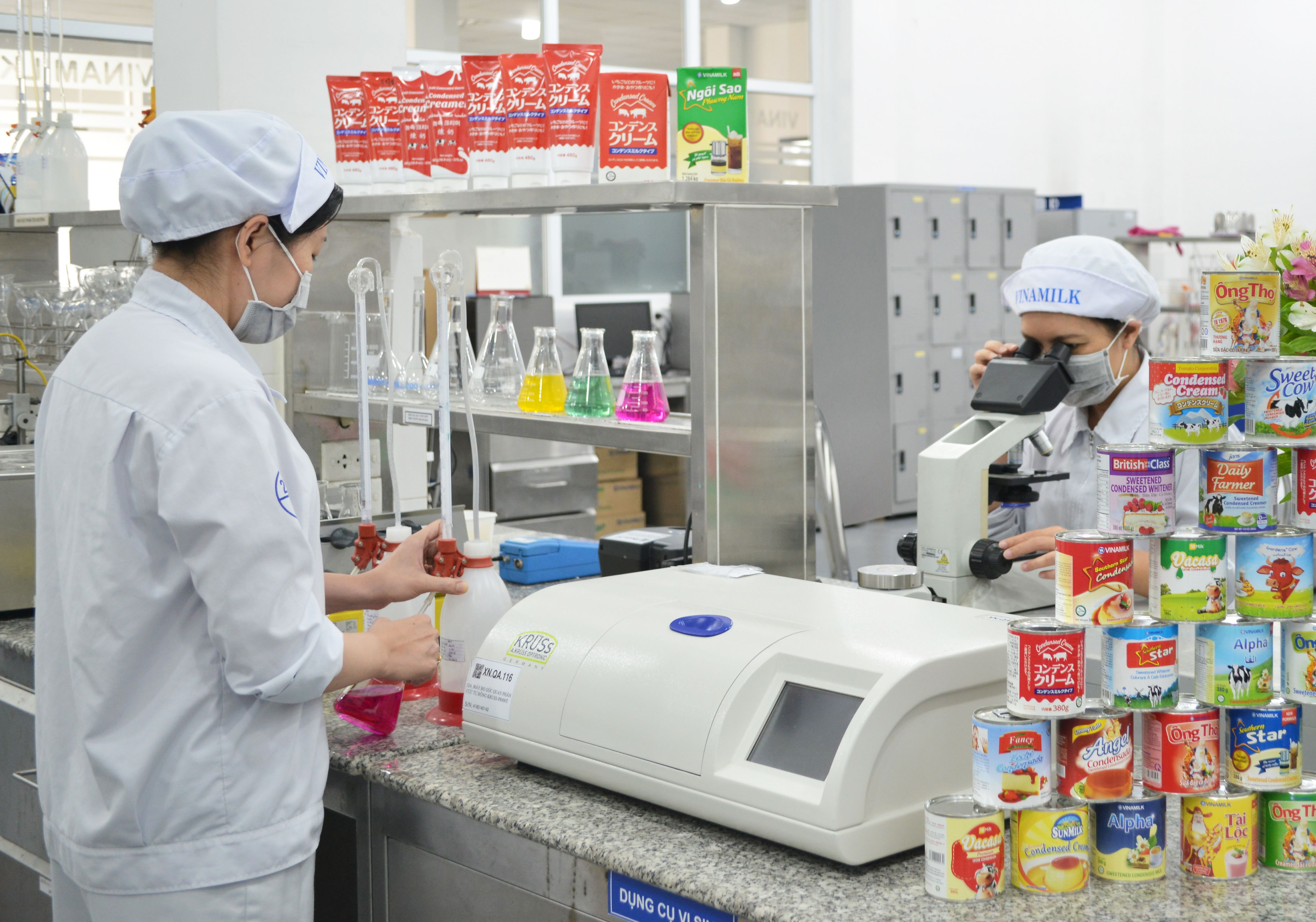 Kh&acirc;u gi&aacute;m s&aacute;t, kiểm tra chất lượng được thực hiện tại c&aacute;c nh&agrave; m&aacute;y để đảm bảo đ&aacute;p ứng theo ti&ecirc;u chuẩn, y&ecirc;u cầu của c&aacute;c nước nhập khẩu