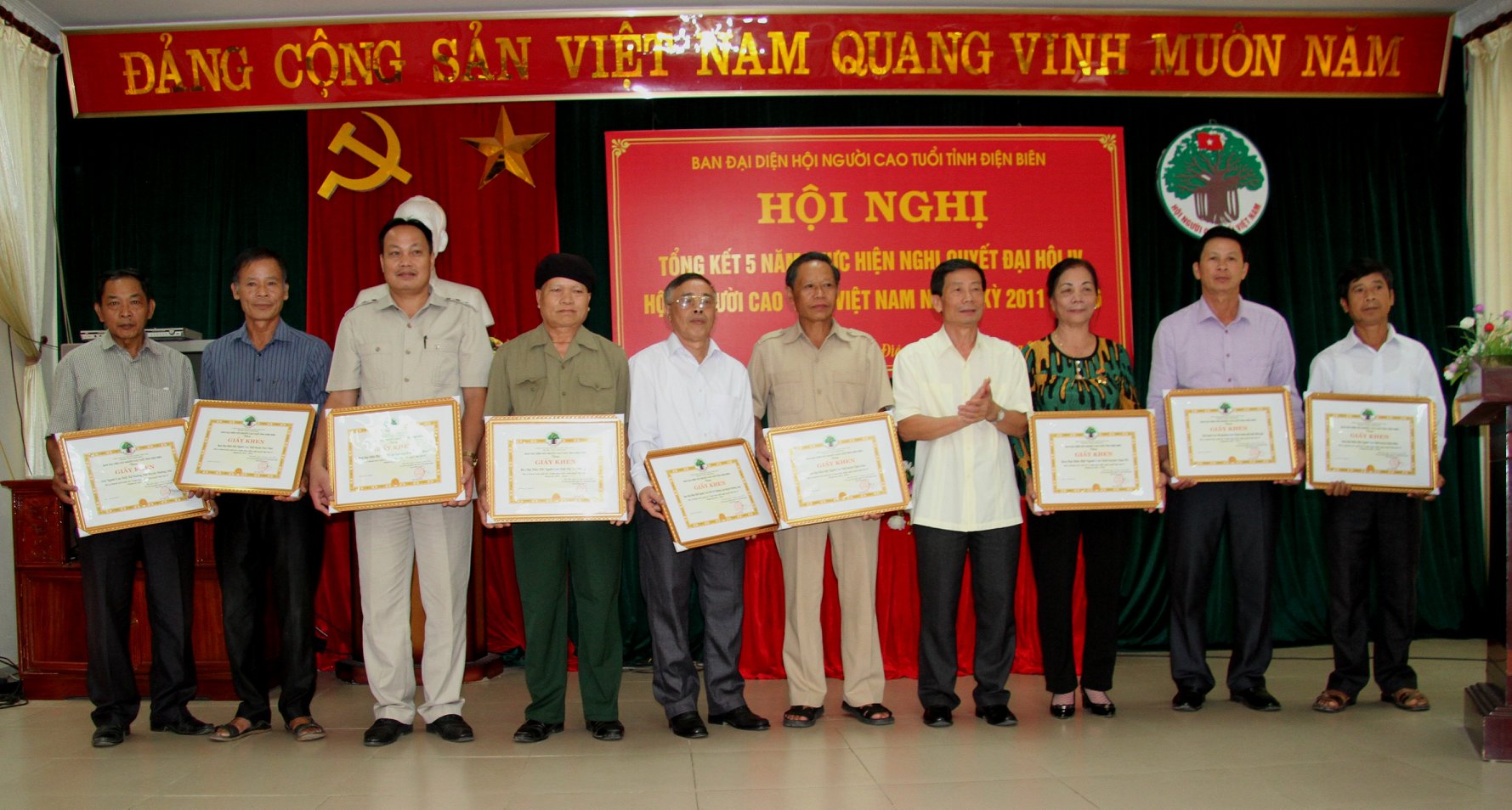 Nhiều tập thể, c&aacute; nh&acirc;n xuất sắc được khen thưởng