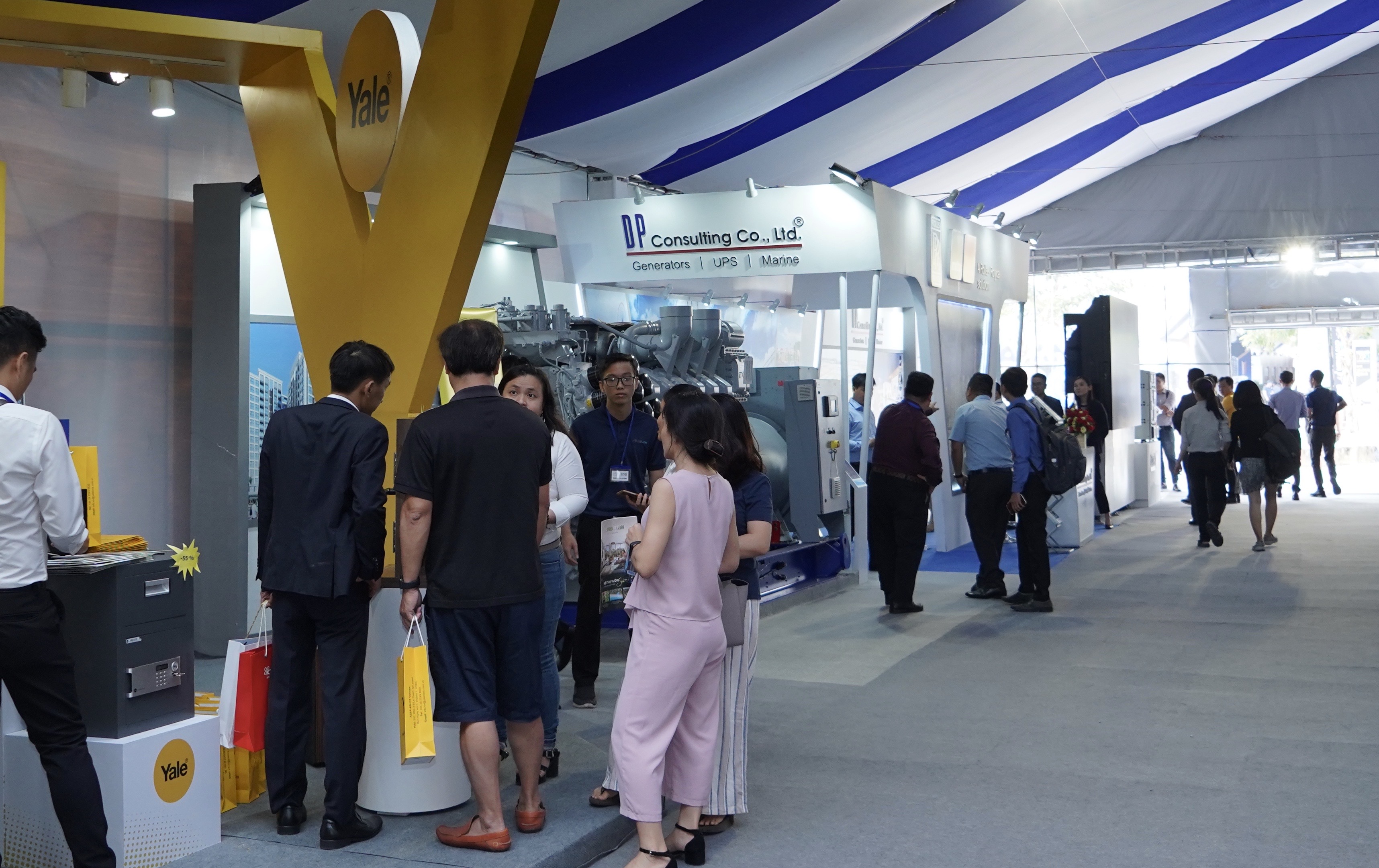 Khu vực giới thiệu sản phẩm trong lĩnh vực Vật liệu x&acirc;y dựng, nội ngoại thất