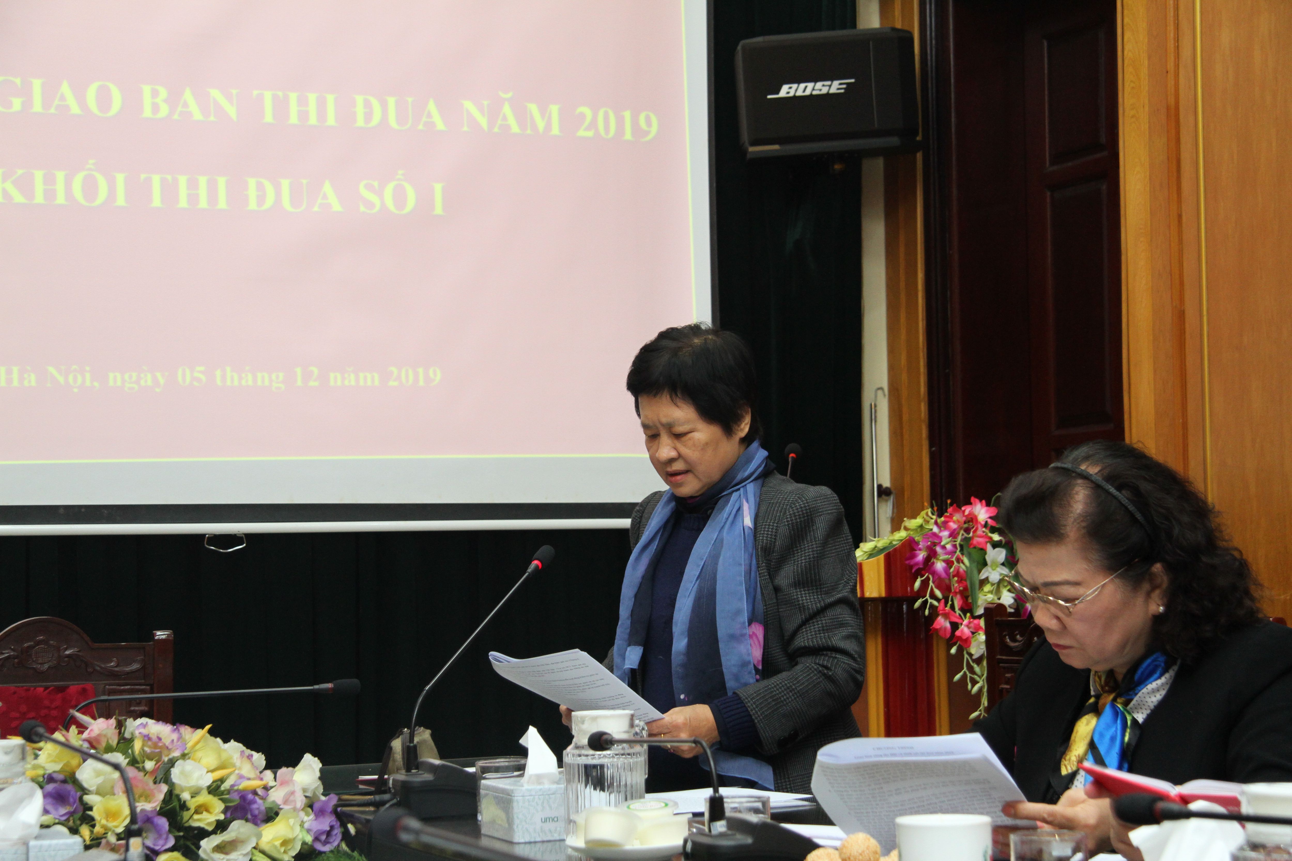 B&agrave; Phạm Tuyết Nhung, Ph&oacute; Trưởng Ban Đối ngoại b&aacute;o c&aacute;o kết quả hoạt động của Khối thi đua số I