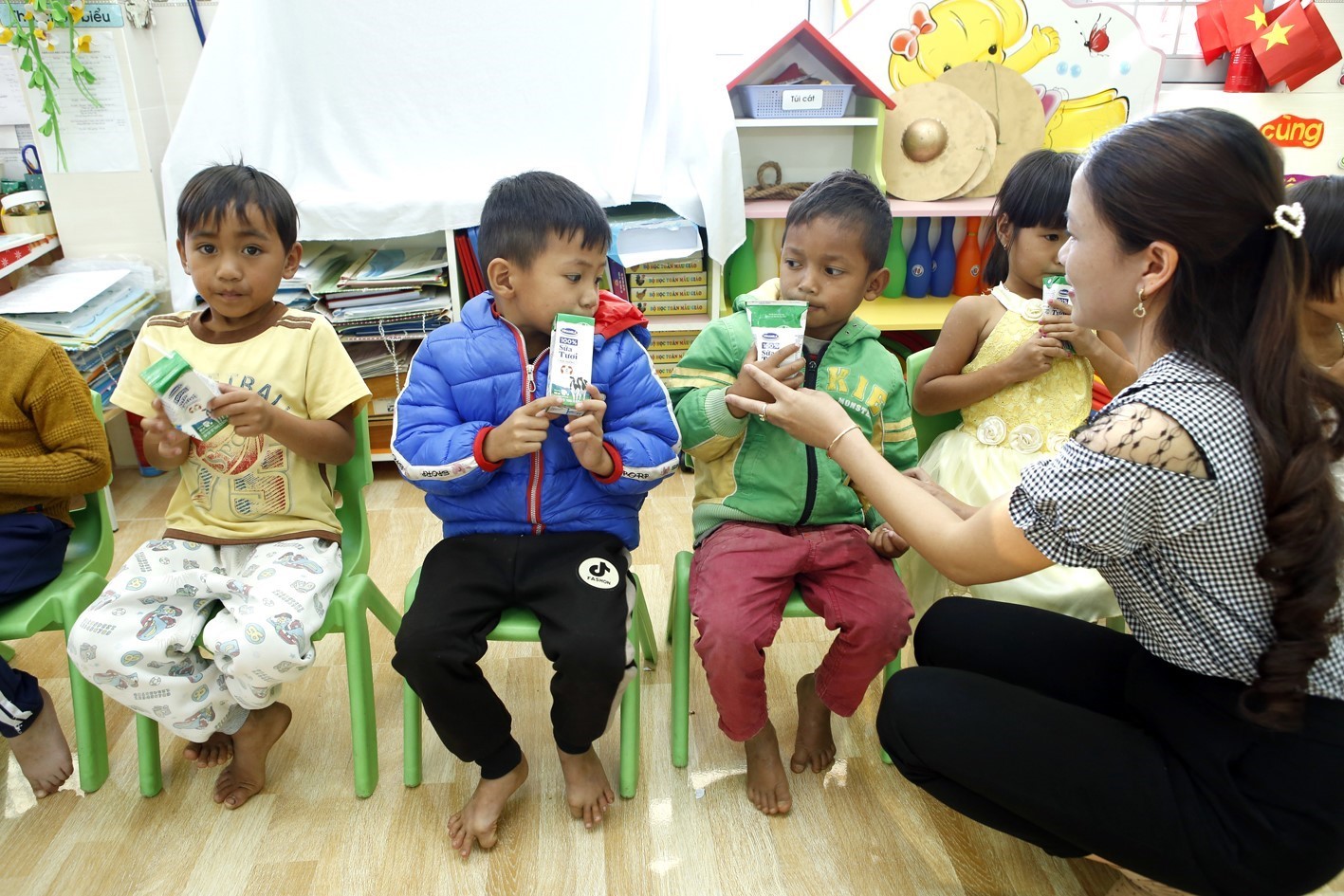 Chương tr&igrave;nh Sữa học đường nhằm cải thiện tầm v&oacute;c cho trẻ em độ tuổi mẫu gi&aacute;o v&agrave; tiểu học. Ảnh: TTXVN