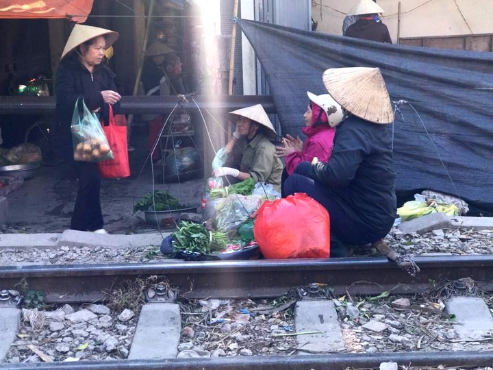 Xe lửa c&oacute; thể đến bất cứ l&uacute;c n&agrave;o