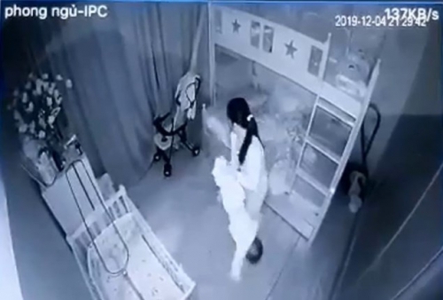Nghệ An: Tạm giữ người giúp việc dốc ngược bé gái 13 tháng tuổi