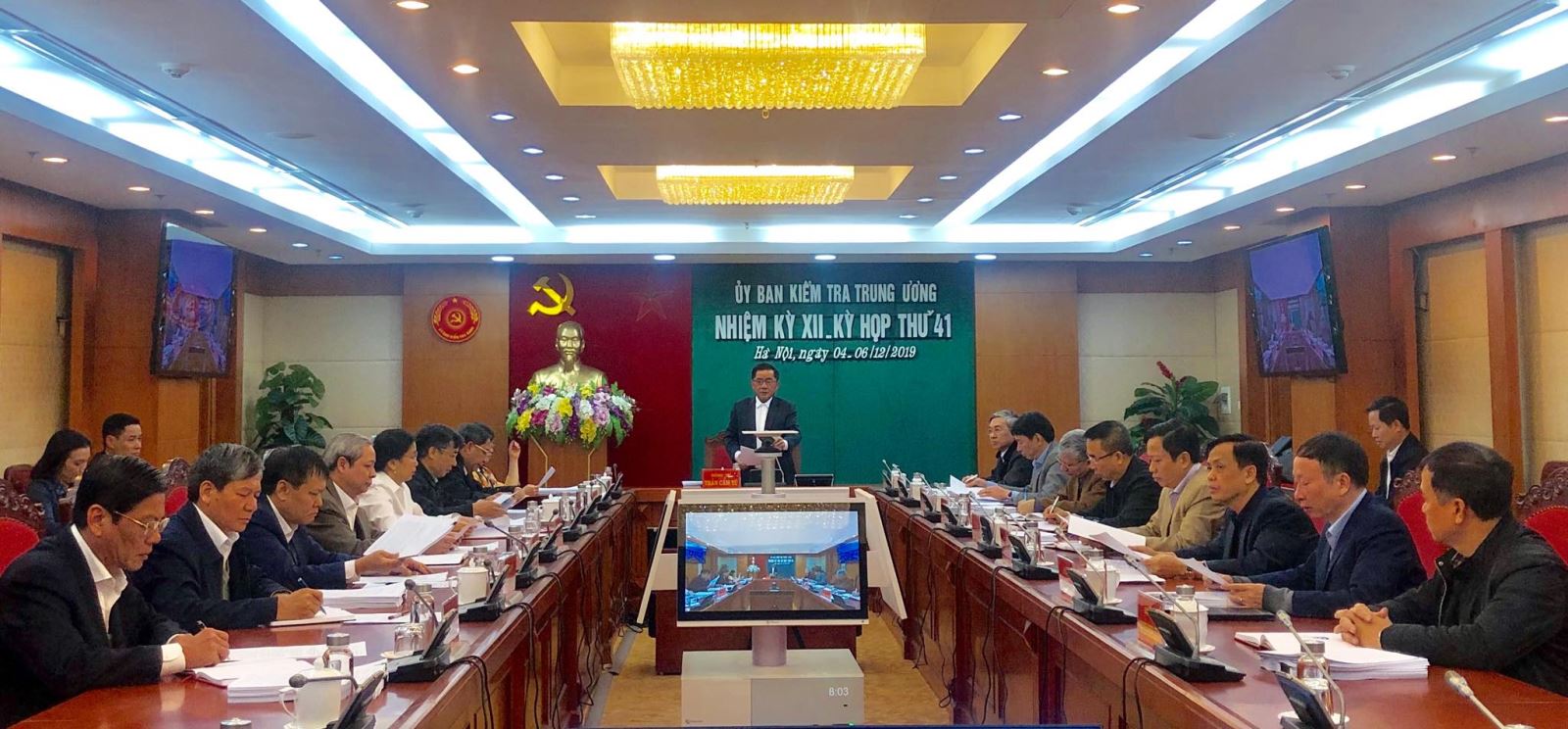 Đồng ch&iacute; Trần Cẩm T&uacute;, B&iacute; thư Trung ương Đảng, Chủ nhiệm Ủy ban Kiểm tra Trung ương chủ tr&igrave; kỳ họp.