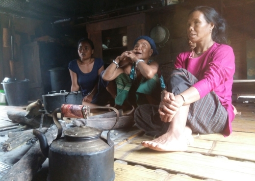 Bếp lửa của người Ma Coong