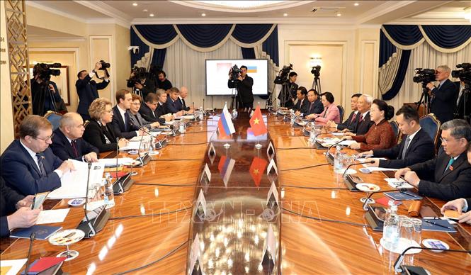 Chủ tịch Hội đồng Li&ecirc;n bang Nga V.Matvienko v&agrave; Chủ tịch Quốc hội Nguyễn Thị Kim Ng&acirc;n hội đ&agrave;m. Ảnh: Trọng Đức/TTXVN