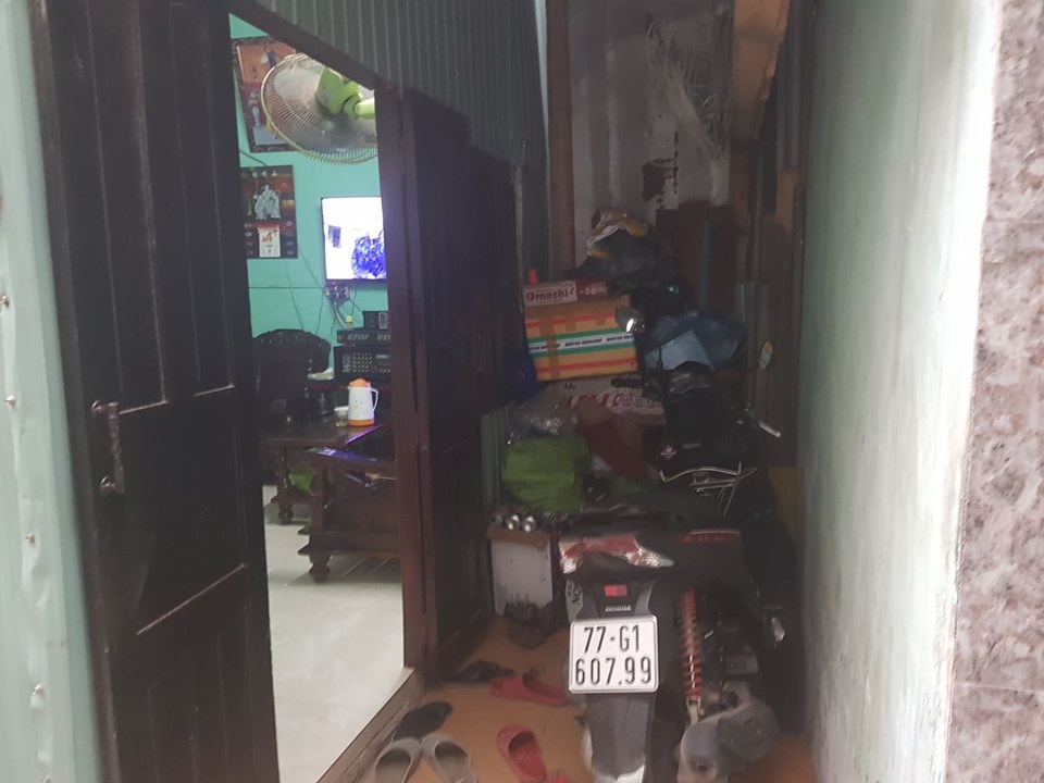 Người d&acirc;n sinh hoạt tại khu nh&agrave; tạm