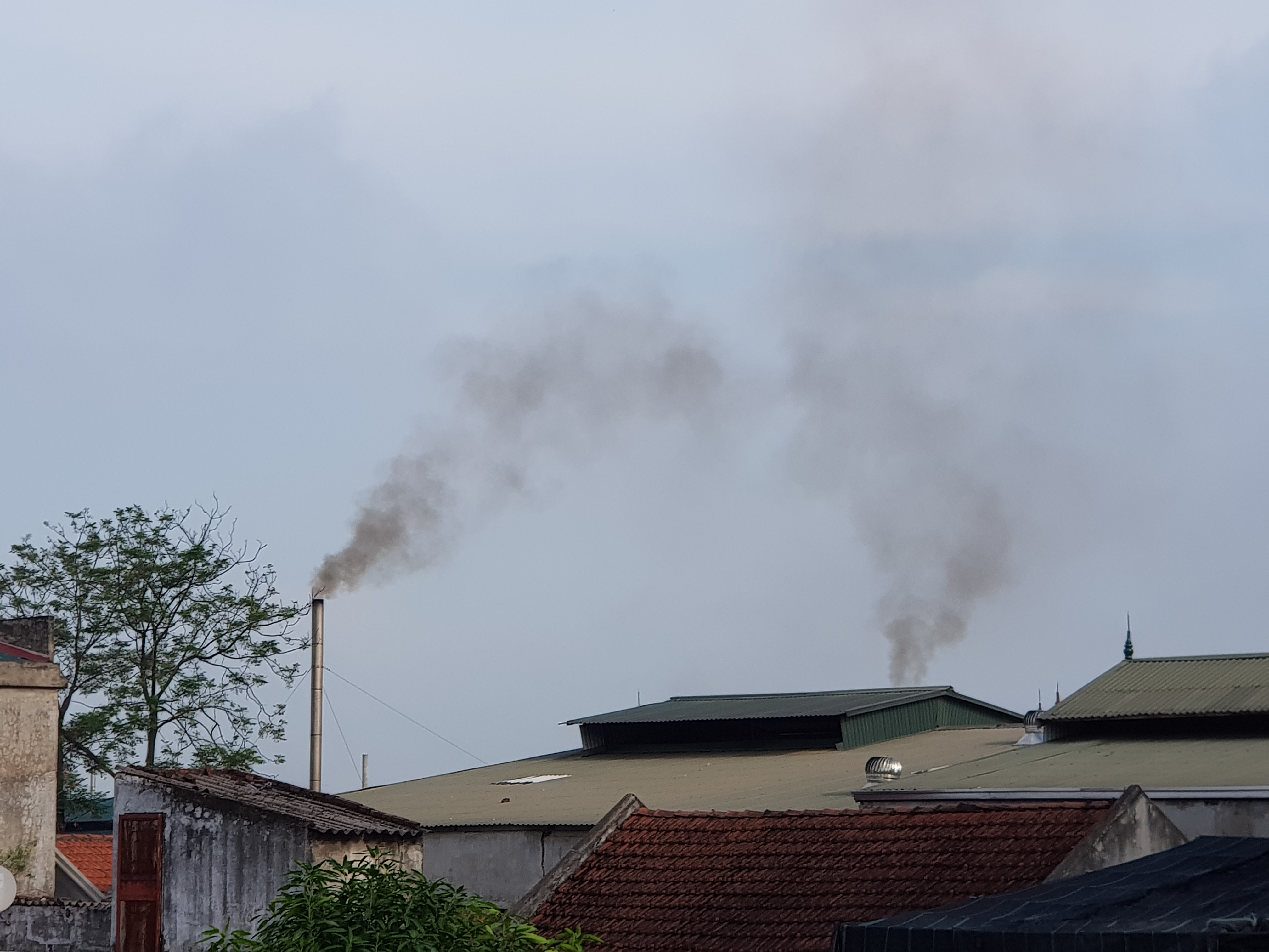 Người d&acirc;n &yacute; kiến việc xả thải từ c&aacute;c l&agrave;ng nghề tại La Ph&ugrave;