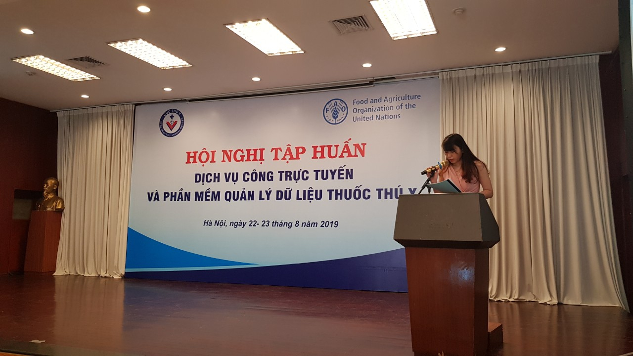 B&agrave; Ho&agrave;ng Thị L&ecirc; Phương &ndash; Ph&oacute; Ch&aacute;nh Văn ph&ograve;ng Cục Th&uacute; y ph&aacute;t biểu tại hội nghị.