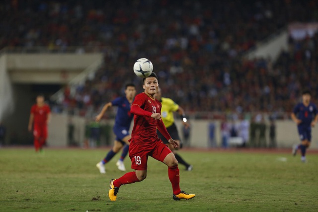 Quang Hải s&aacute;ng cửa gi&agrave;nh Quả b&oacute;ng v&agrave;ng Việt Nam 2019 - 2