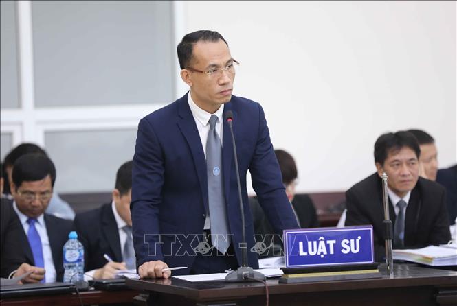 Luật sư tham gia b&agrave;o chữa cho bị c&aacute;o. Ảnh: Do&atilde;n Tấn/TTXVN