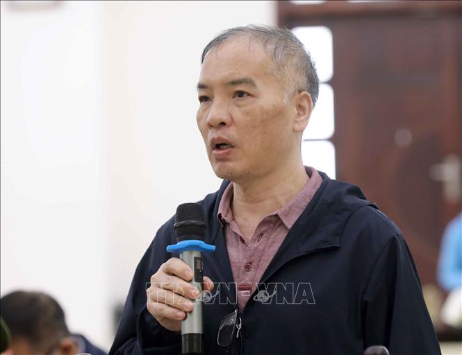 Bị c&aacute;o L&ecirc; Nam Tr&agrave; (sinh năm 1961, nguy&ecirc;n Chủ tịch Hội đồng th&agrave;nh vi&ecirc;n MobiFone) trả lời c&aacute;c c&acirc;u hỏi của luật sư. Ảnh: Do&atilde;n Tấn/TTXVN