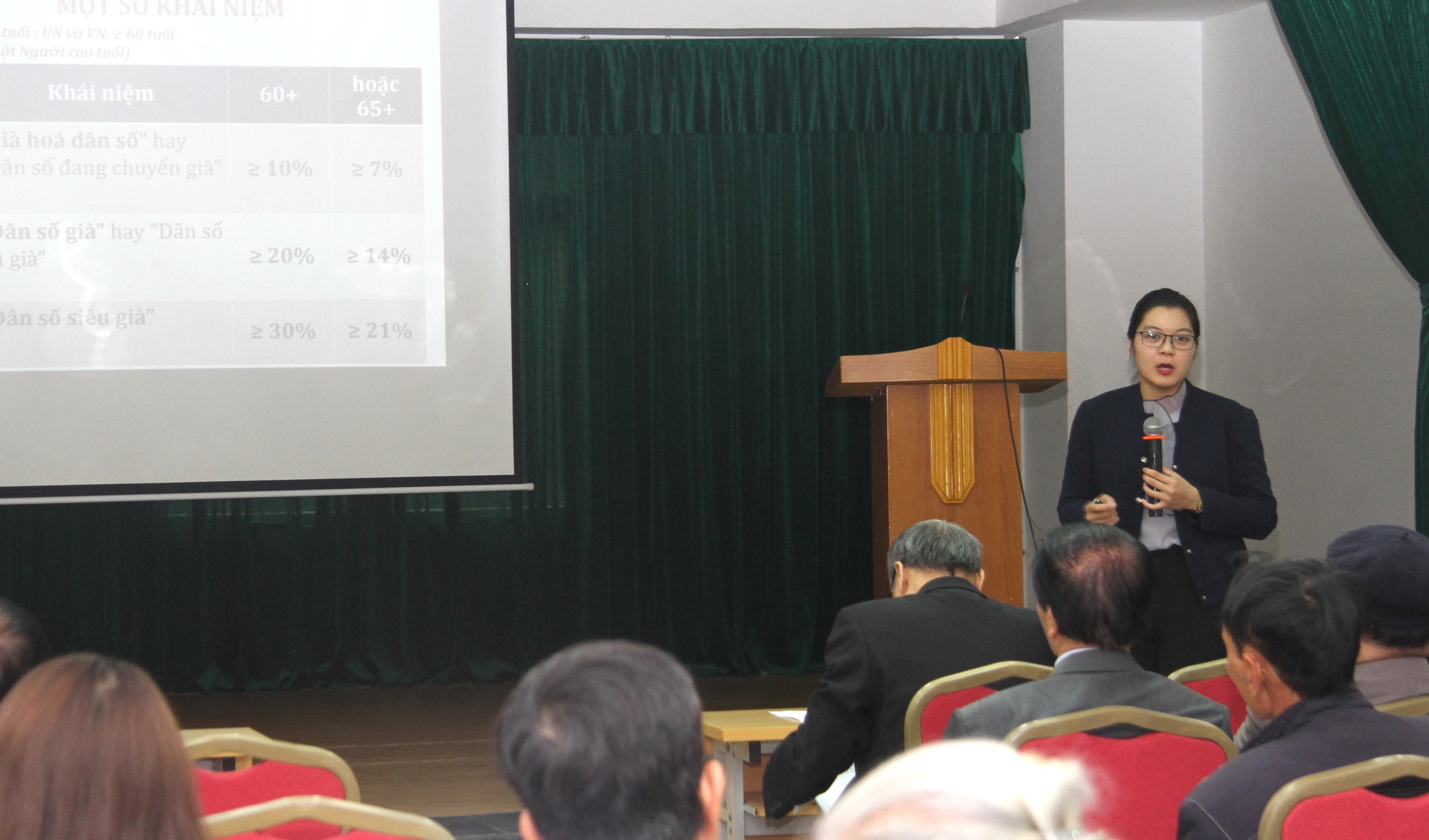 Đại diện Tổ chức HAI chia sẻ về gi&agrave; h&oacute;a d&acirc;n số