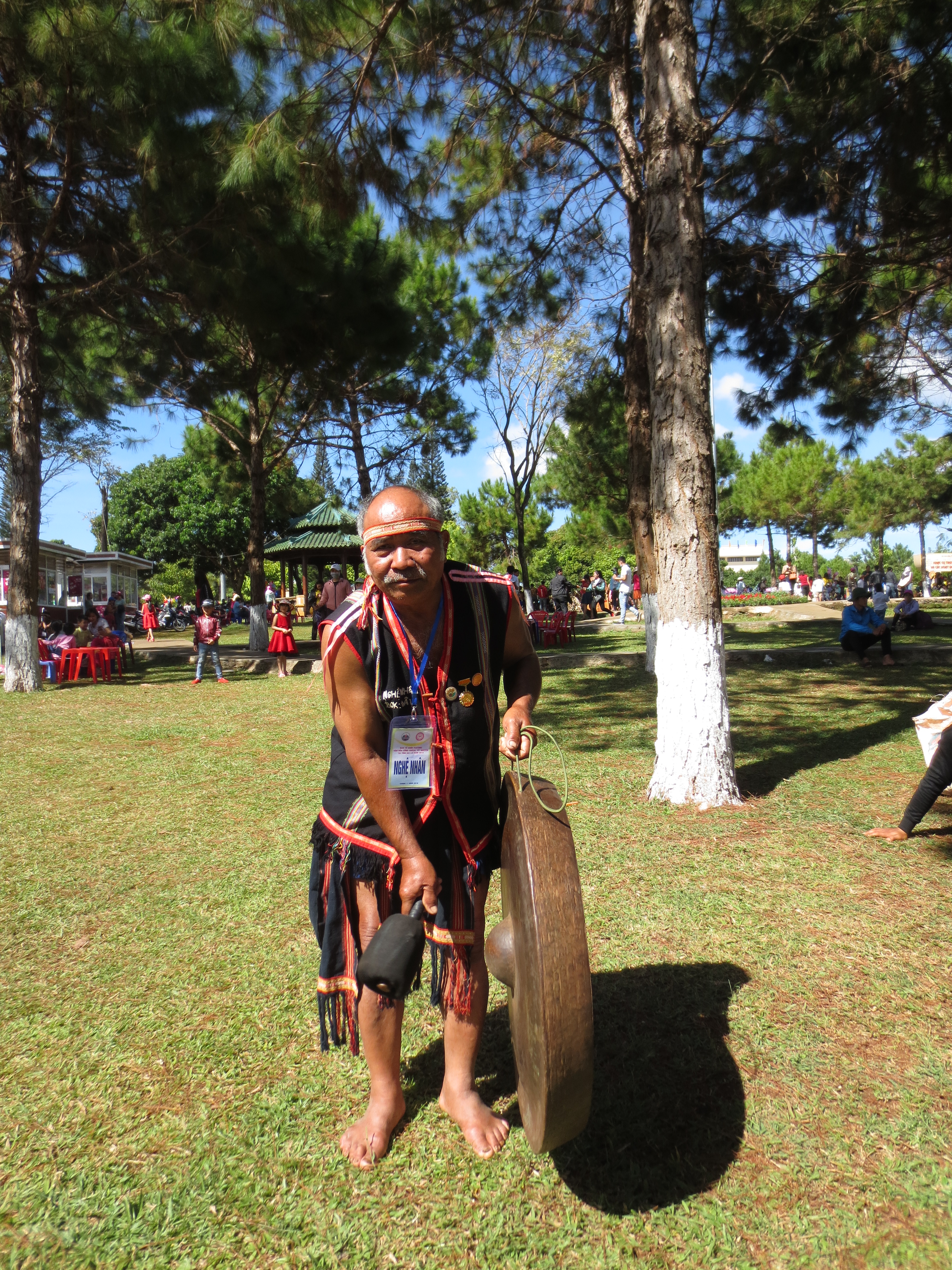 Biểu diễn cồng chi&ecirc;ng