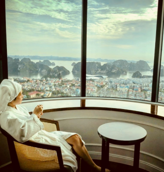 Mùa lễ hội 2019, check – in ô cửa sổ khổng lồ cực ảo tại khách sạn view cao nhất Hạ Long