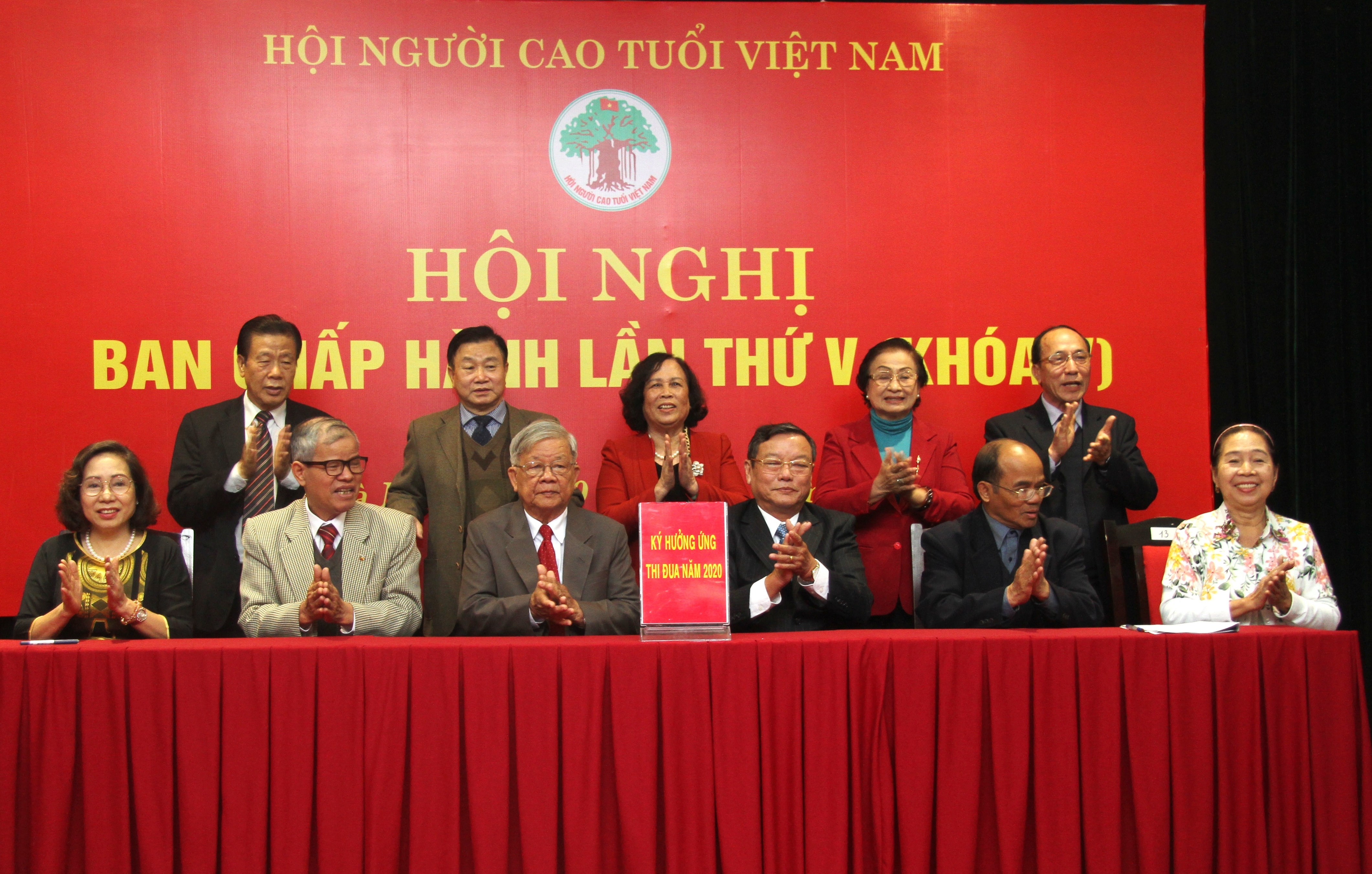 K&iacute; kết giao ước thi đua thể hiện quyết t&acirc;m ho&agrave;n th&agrave;nh tốt nhiệm vụ c&ocirc;ng t&aacute;c Hội