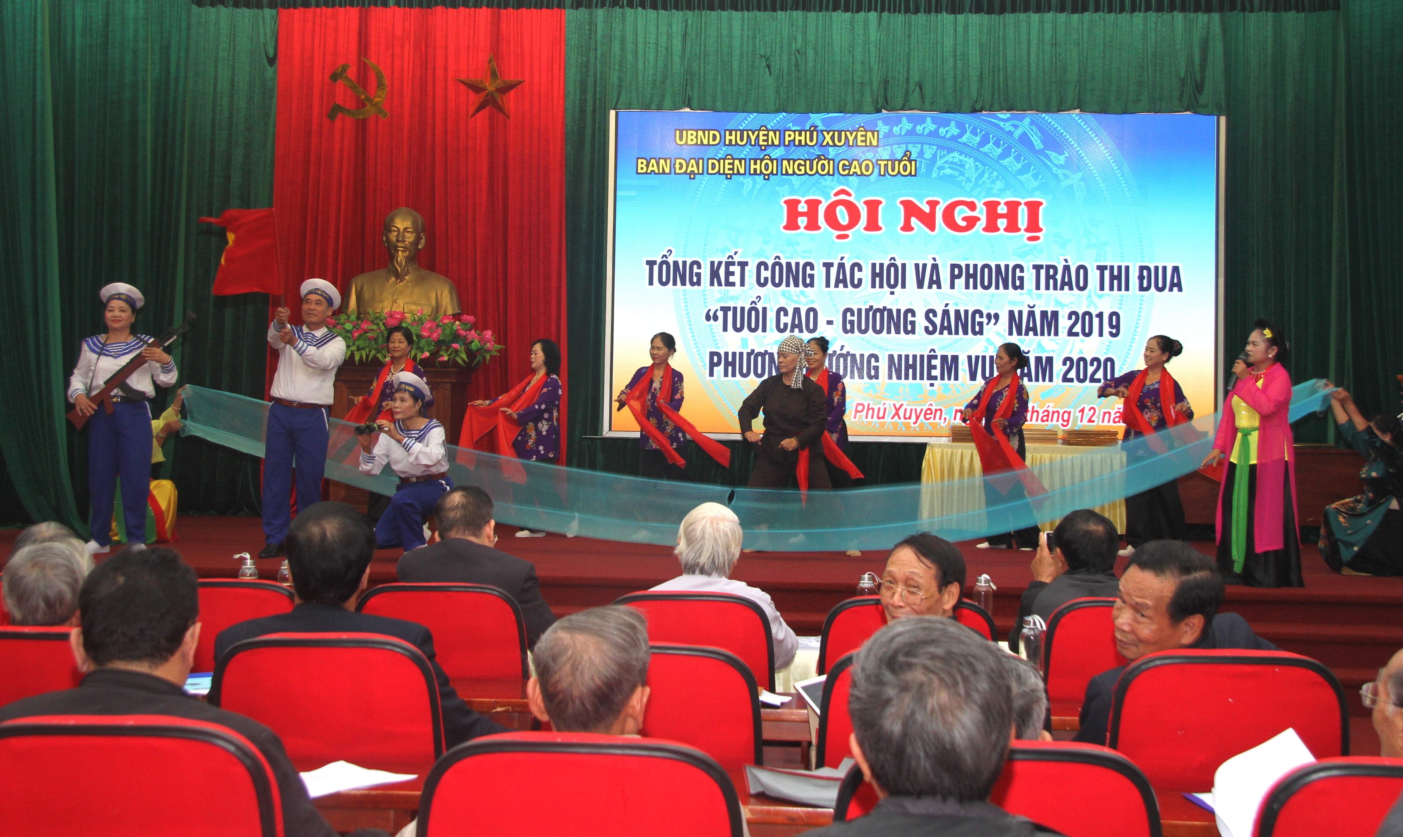 Văn nghệ ch&agrave;o mừng