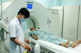 Người lao động đang đ&oacute;ng BHXH bắt buộc th&igrave; người sử dụng lao động c&oacute; Giấy giới thiệu giới thiệu người lao động đến Hội đồng gi&aacute;m định y khoa để gi&aacute;m định mức suy giảm khả năng lao động.