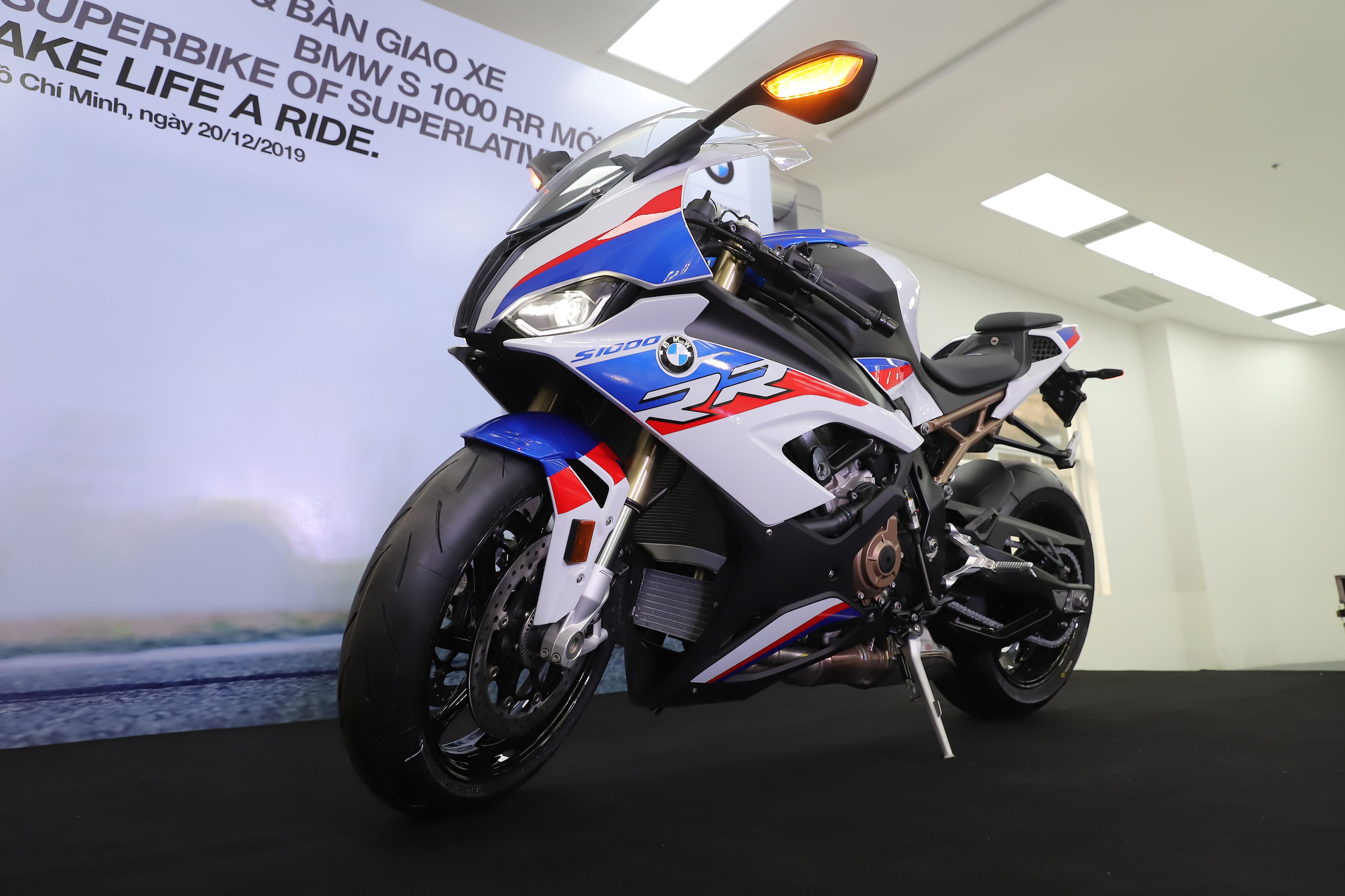 BMW Motorrad giới thiệu S 1000 RR hoàn toàn mới tại Việt Nam