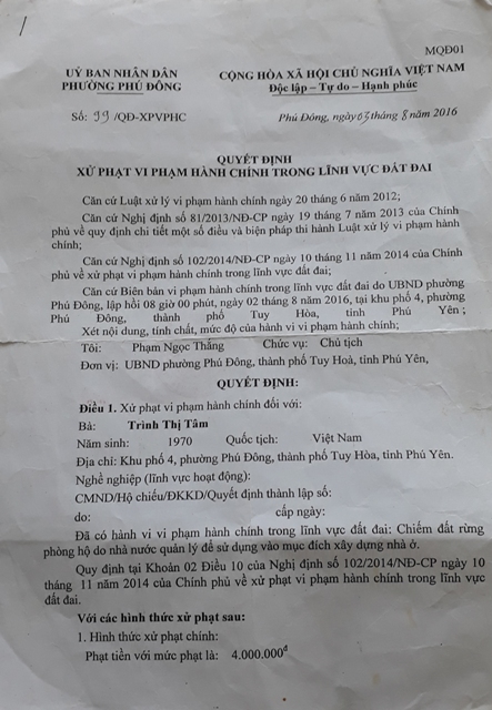 Quyết định số 99/QĐ-XPVPHC của Chủ tịch phường Ph&uacute; Đ&ocirc;ng c&aacute;o buộc b&agrave; T&acirc;m chiếm đất rừng ph&ograve;ng hộ (bị kiện)
