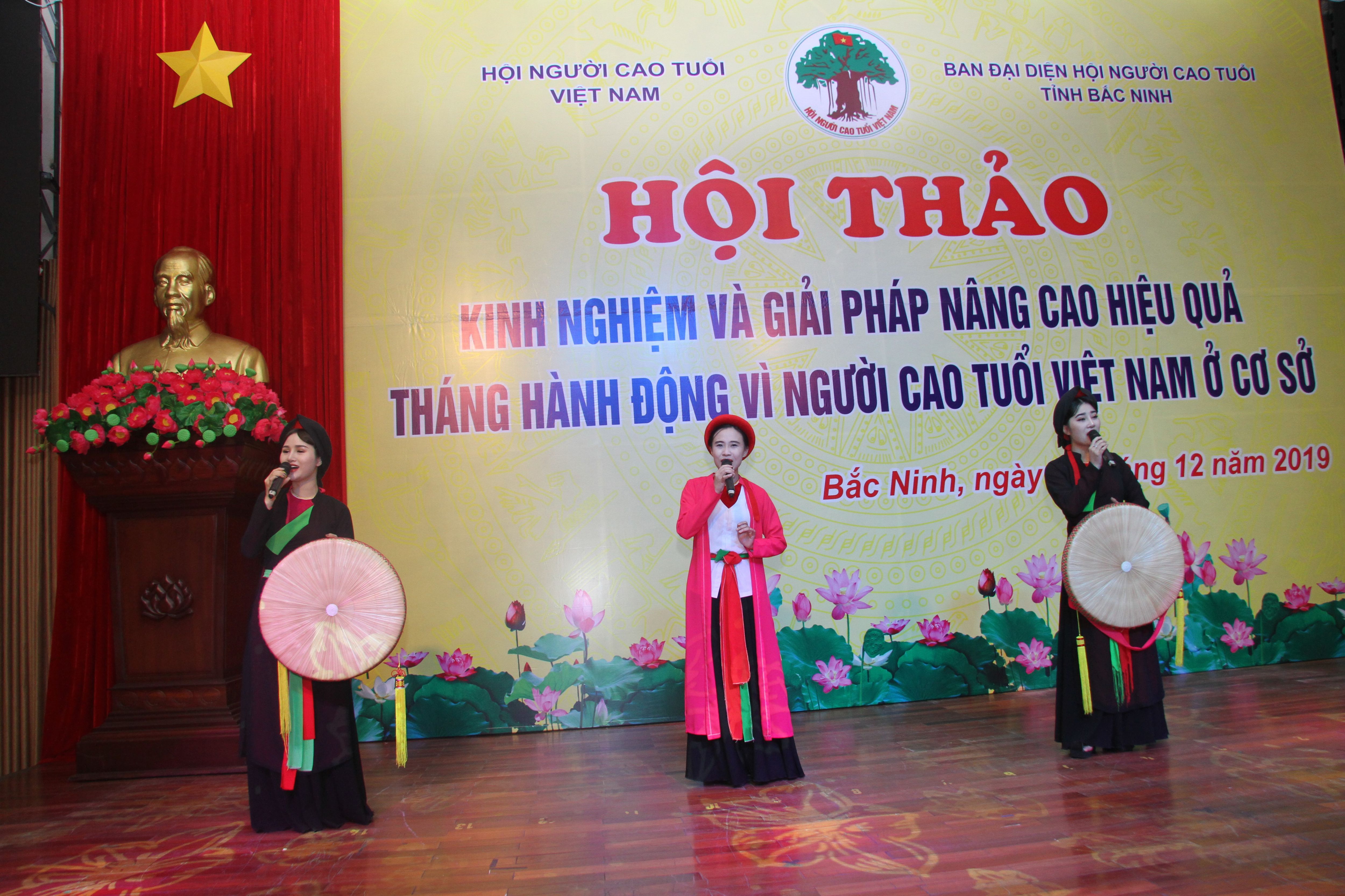 Văn nghệ ch&agrave;o mừng