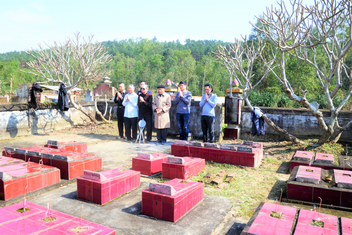 Khu mộ của gia tộc họ Hoàng ở làng Minh Lệ