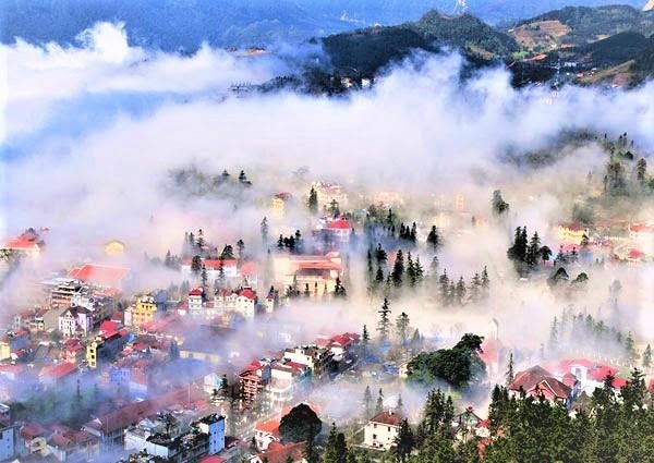  Sa Pa thành phố mờ sương