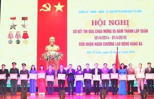 1659 anh2 bai2 ba hoang thi thuy chanh thanh tra quan bac tu liem mac ao do nhan khen thuong