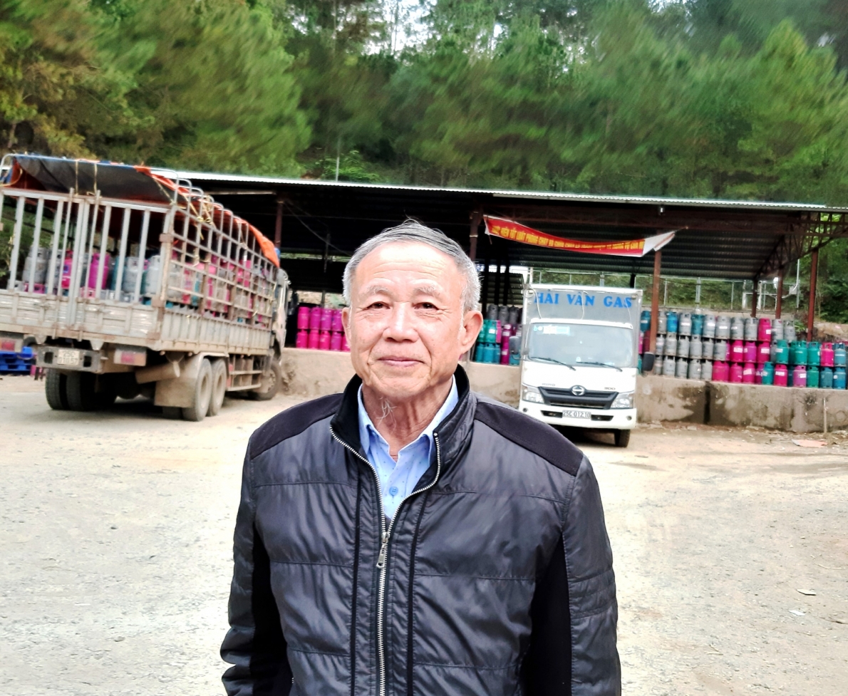 Ông Đàm Vũ hạ người cao tuổi làm kinh tế giỏi ở thị trần Than Uyên