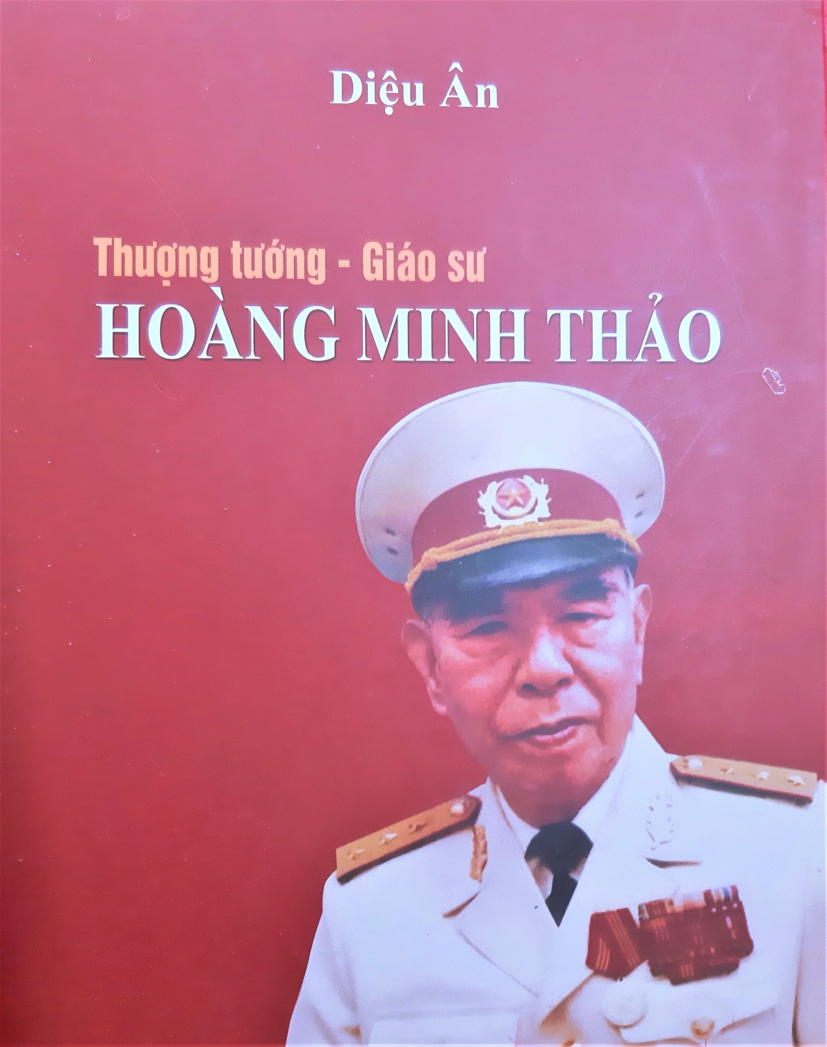  Cuốn sách THượng tướng-Giáo sư Hoàng Minh Thảo của nha fbaso Diệu Ân