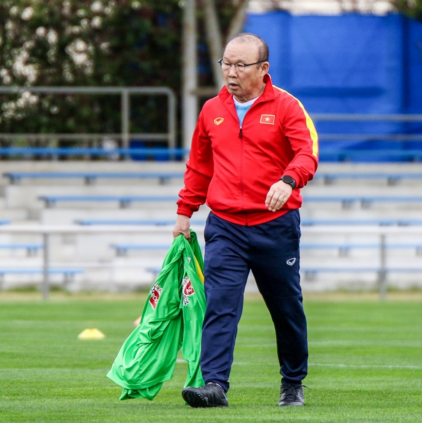 Thầy Park cùng học trò bóc băng ghi hình, quyết tâm giành điểm trước Nhật Bản