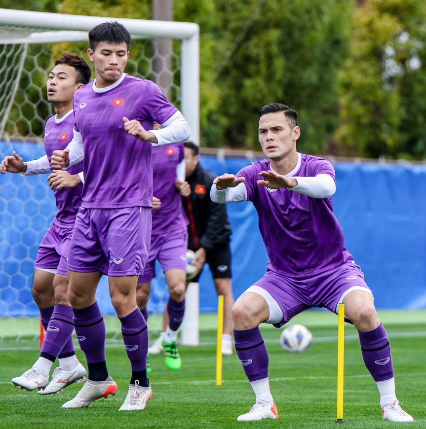 Thầy Park cùng học trò bóc băng ghi hình, quyết tâm giành điểm trước Nhật Bản