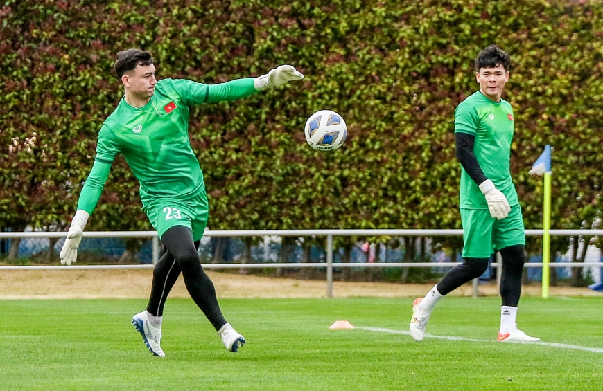 Thầy Park cùng học trò bóc băng ghi hình, quyết tâm giành điểm trước Nhật Bản