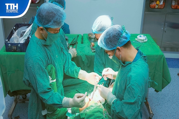 Hà Tĩnh: Phẫu thuật thay khớp háng thành công cho cụ ông 104 tuổi