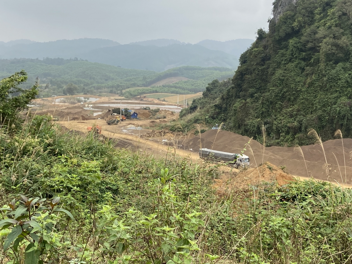 Doanh nghiệp khai thác quặng 