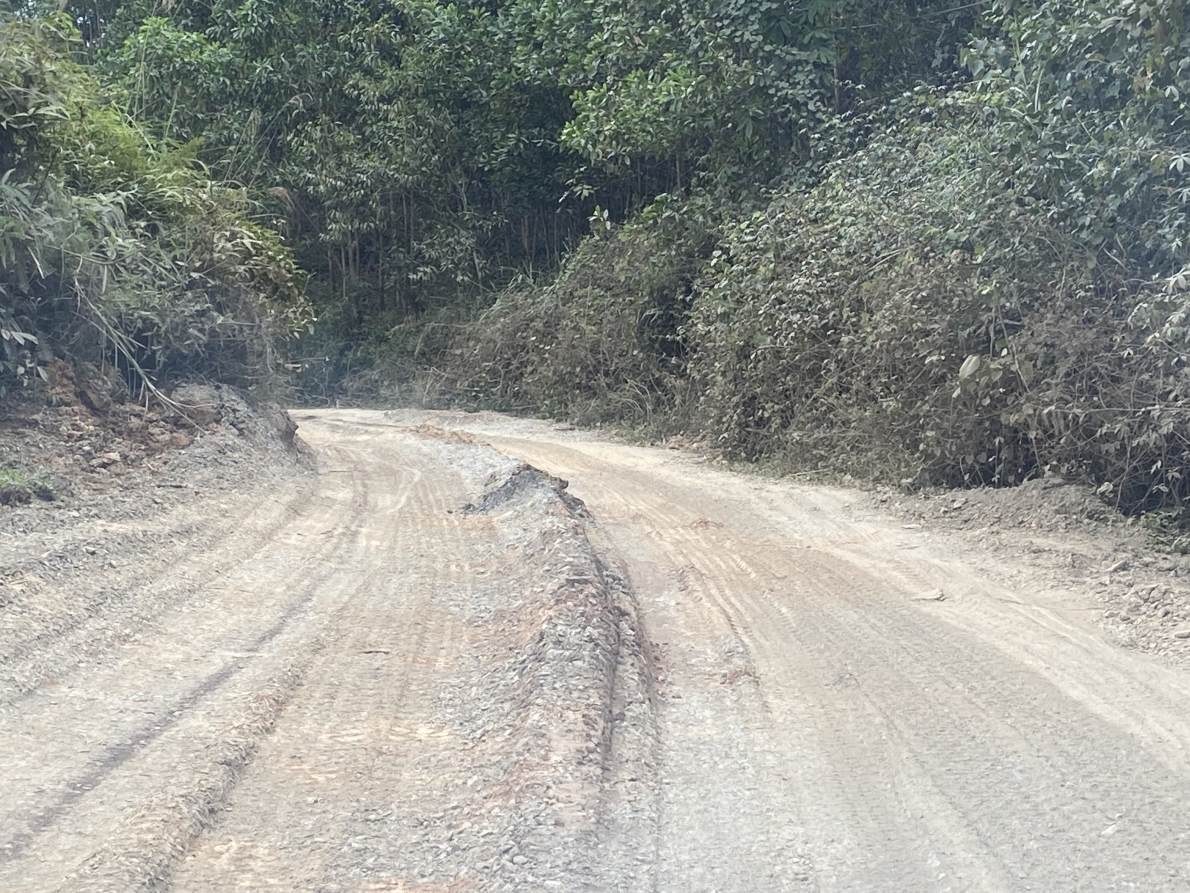 Doanh nghiệp khai thác quặng 