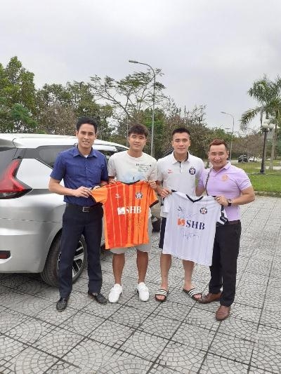 Thầy dạy lái xe ô tô  “bén duyên” với nhiều “ngôi sao” nổi tiếng