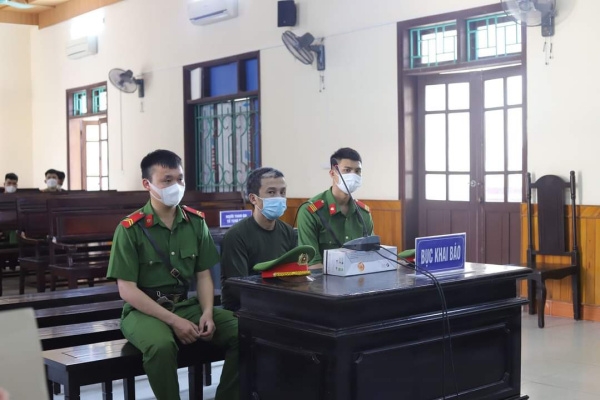 Hà Tĩnh: Bị phạt 16 năm tù do đâm hàng xóm tử vong