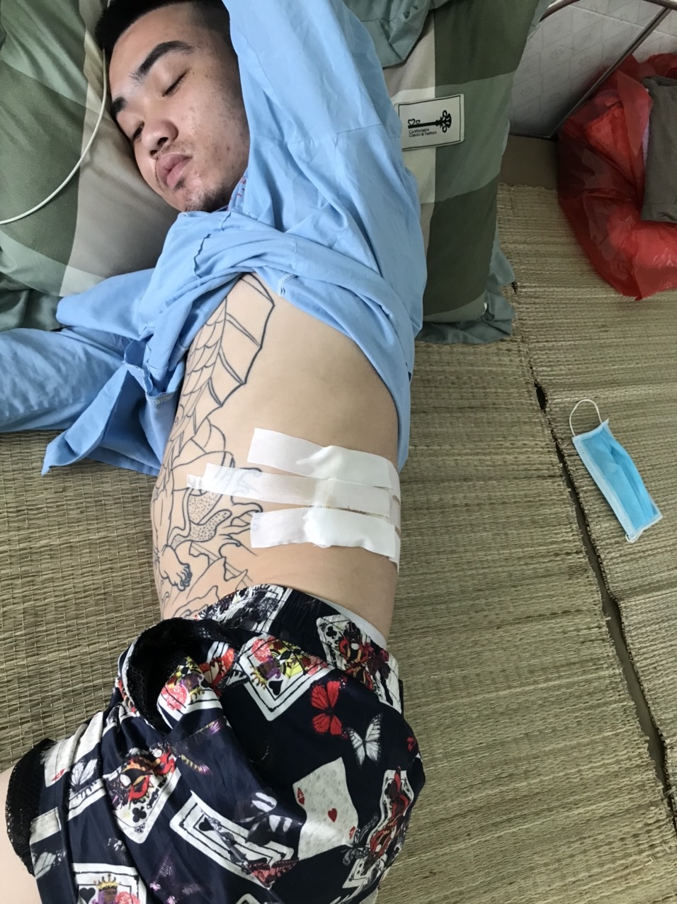 Mâu thuẫn vì không chào, dùng súng ....bắn nhầm vào bạn mình