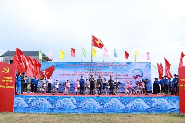 Hà Tĩnh: Chương trình “Tuổi trẻ với biển, đảo quê hương” và phát động chiến dịch Thanh niên tình nguyện hè năm 2022