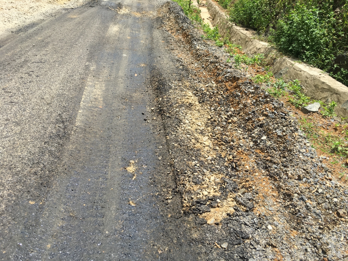 Thanh Hóa: Cận cảnh tuyến đường hơn 70 tỷ đồng chưa bàn giao đã hư hỏng nặng