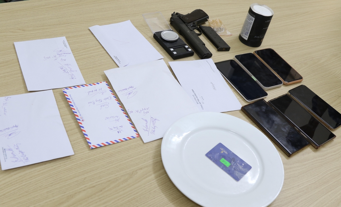 Quảng Bình – Bắt giữ nữ quái 9X tàng trữ vũ khí và ma túy trái phép