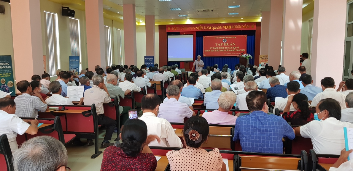 Hội NCT tỉnh Quảng Bình: Tập huấn kỹ năng công tác xã hội và chăm sóc sức khỏe NCT