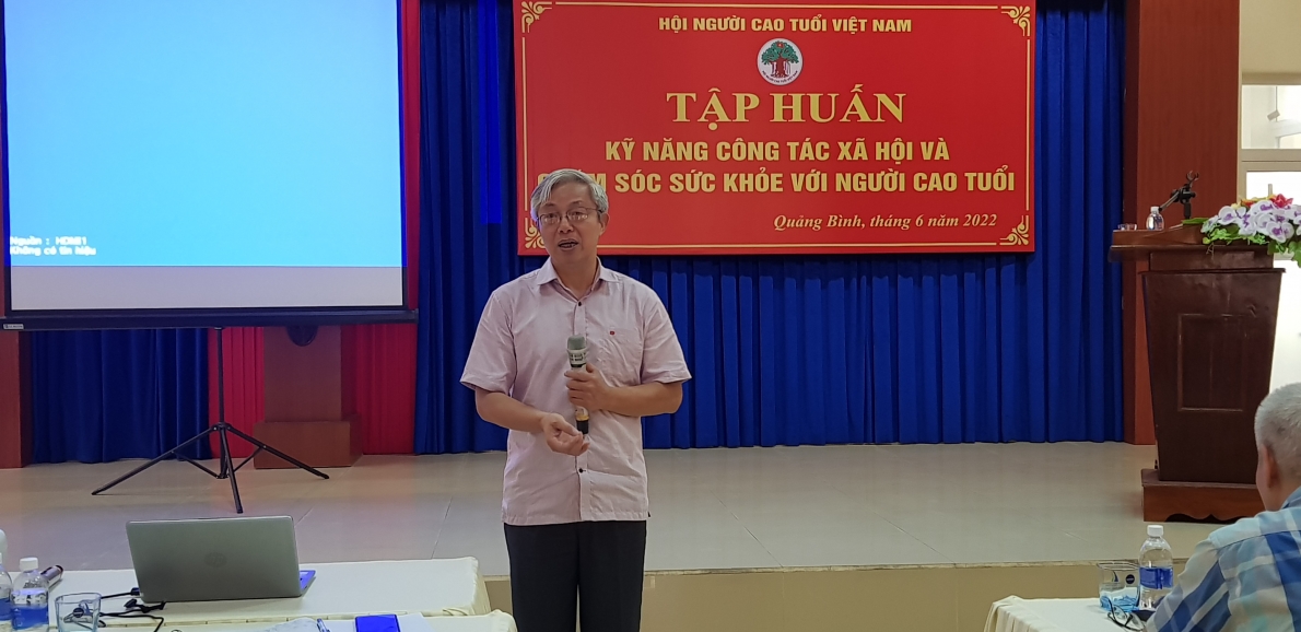 Hội NCT tỉnh Quảng Bình: Tập huấn kỹ năng công tác xã hội và chăm sóc sức khỏe NCT