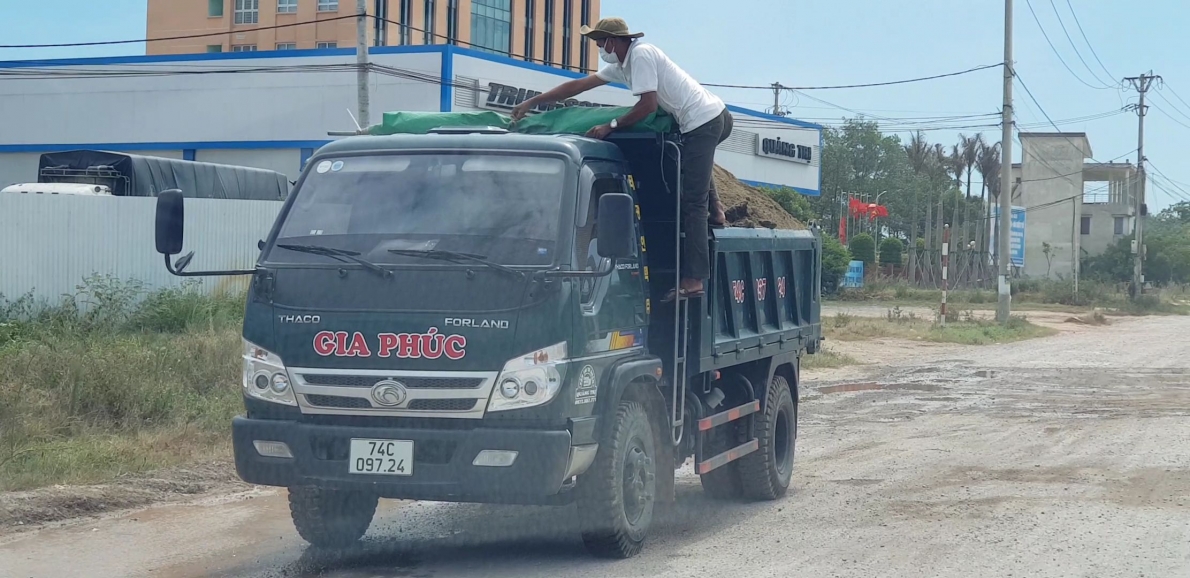 Quảng Trị: Khai thác cát lậu trong lòng công trường của dự án trăm tỷ