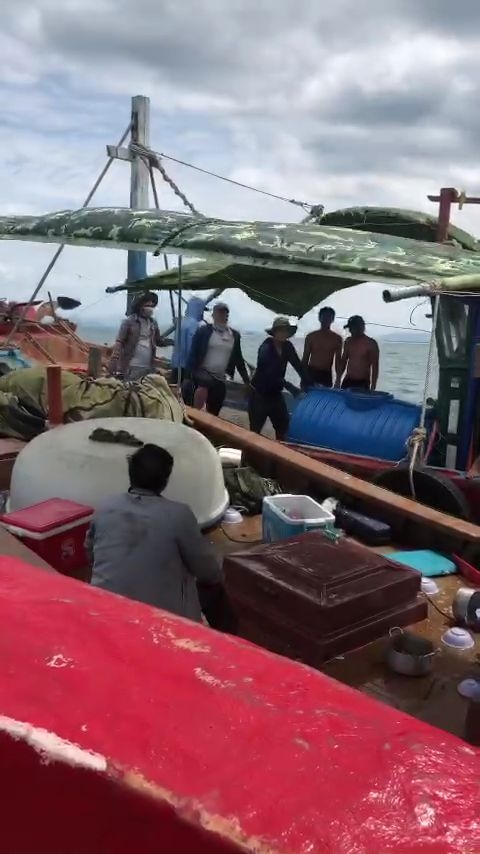 Bài 1: Côn đồ lộng hành, hung hãn cầm kiếm chém ngư dân