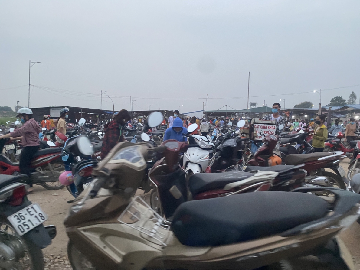 Huyện Vĩnh Lộc (Thanh Hóa): Chợ tạm không phép vẫn hoạt động ngang nhiên, chính quyền bất lực hay dung túng…